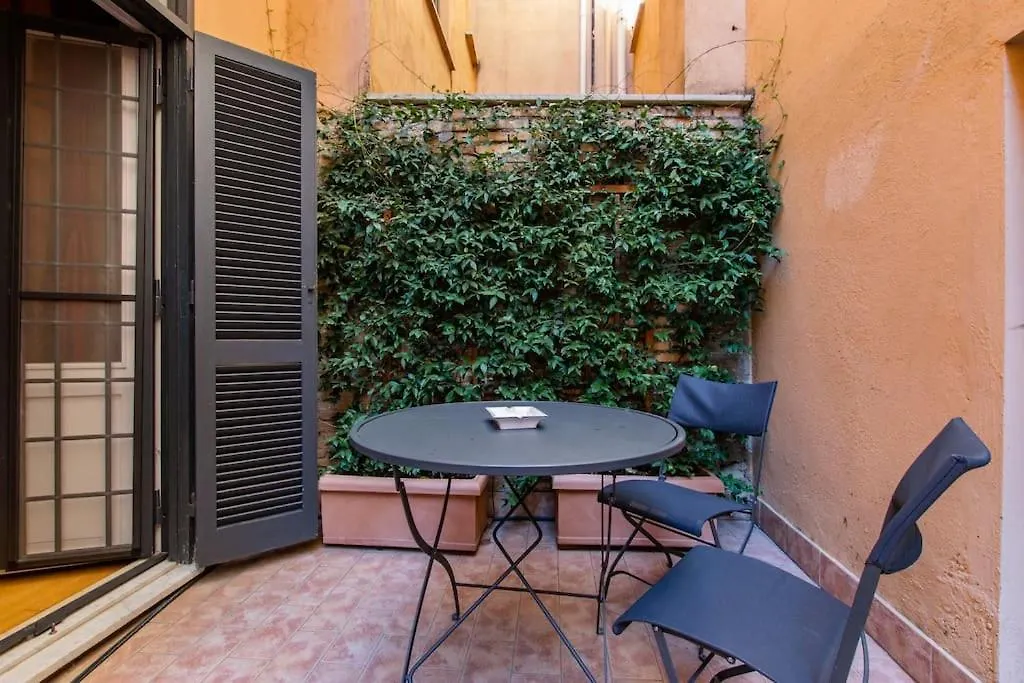 Historic Rome Apartment With Terraces